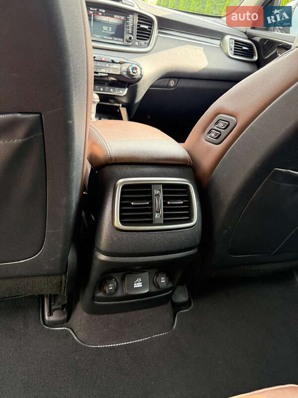 Позашляховик / Кросовер Kia Sorento 2015 в Львові