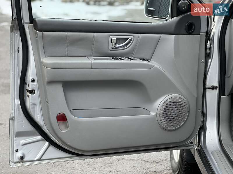 Позашляховик / Кросовер Kia Sorento 2004 в Чернівцях