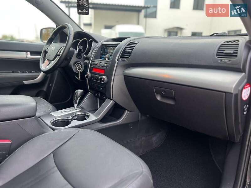 Внедорожник / Кроссовер Kia Sorento 2011 в Луцке