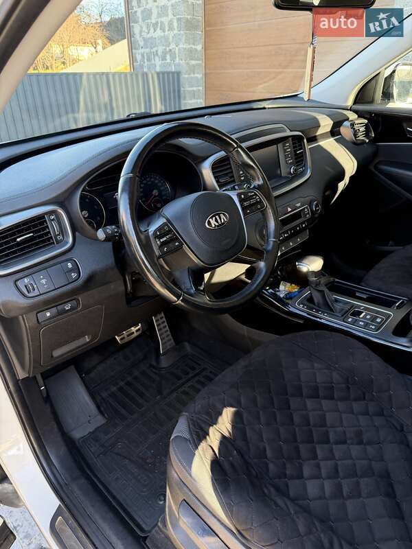 Внедорожник / Кроссовер Kia Sorento 2018 в Яремче фото 12 Внедорожник / Кроссовер Kia Sorento 2018 в Яремче