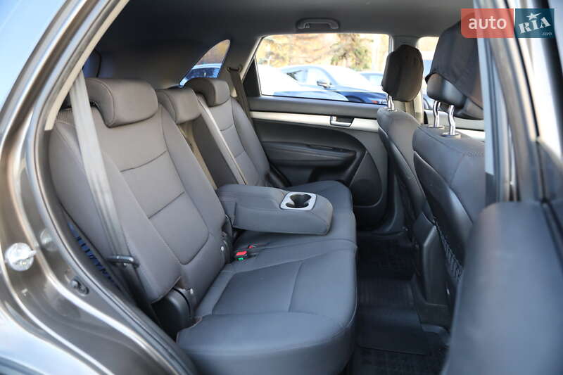 Позашляховик / Кросовер Kia Sorento 2011 в Харкові