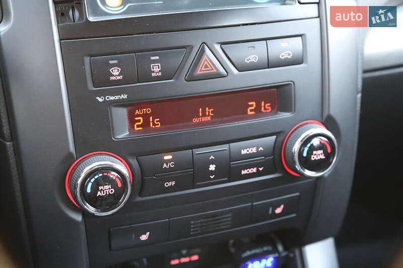 Позашляховик / Кросовер Kia Sorento 2011 в Харкові