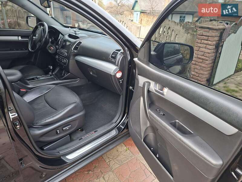 Позашляховик / Кросовер Kia Sorento 2012 в Чернівцях