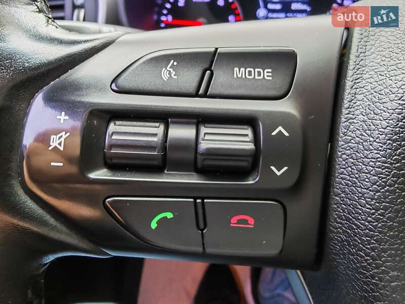 Внедорожник / Кроссовер Kia Sorento 2015 в Могилев-Подольске