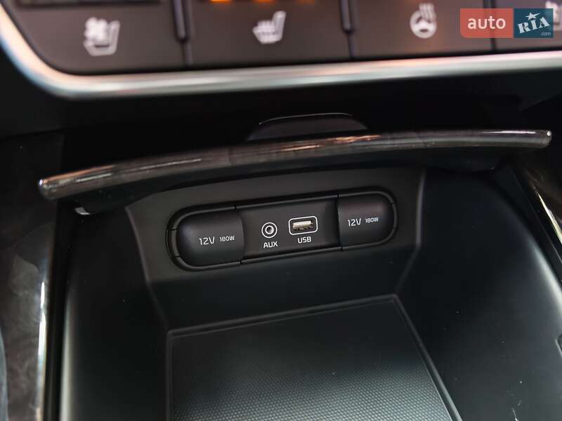 Внедорожник / Кроссовер Kia Sorento 2015 в Могилев-Подольске