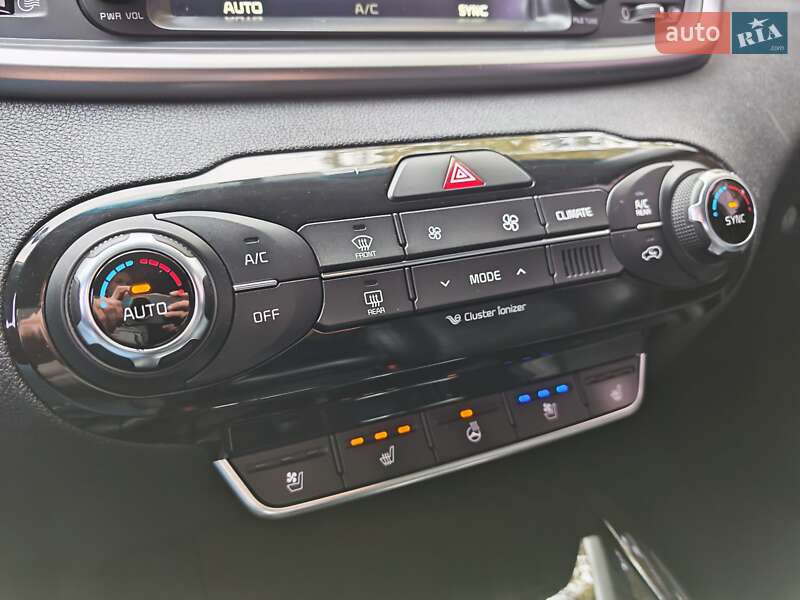 Внедорожник / Кроссовер Kia Sorento 2015 в Могилев-Подольске