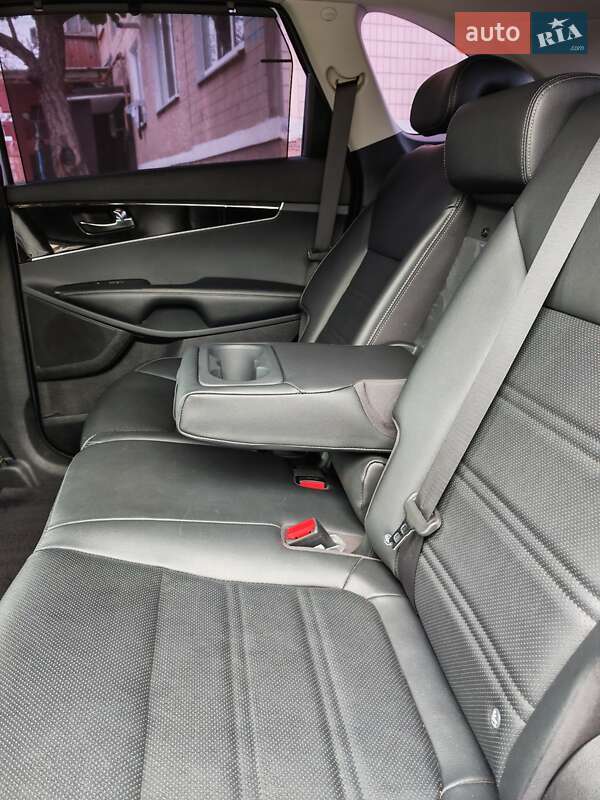 Внедорожник / Кроссовер Kia Sorento 2015 в Могилев-Подольске