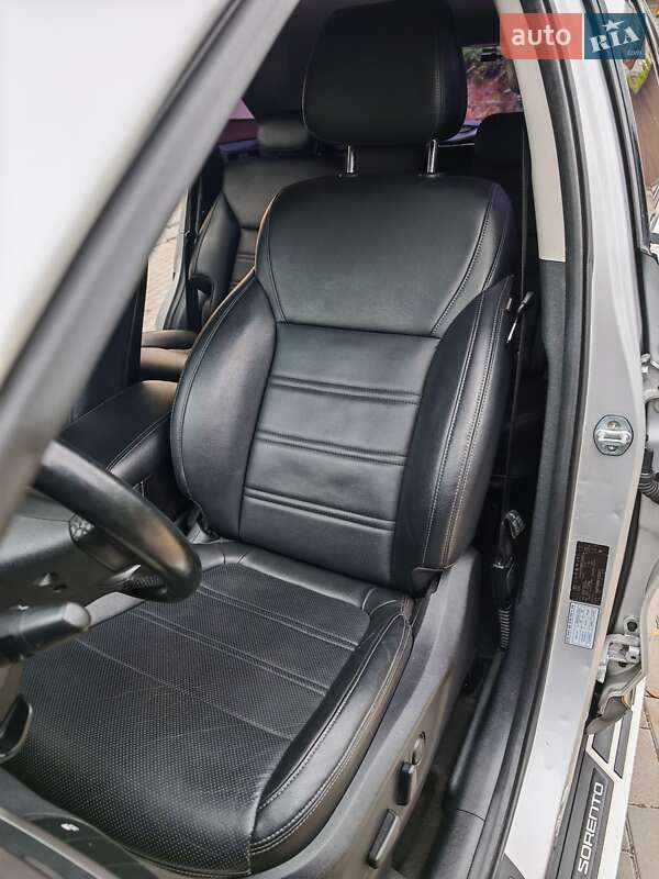 Внедорожник / Кроссовер Kia Sorento 2015 в Могилев-Подольске