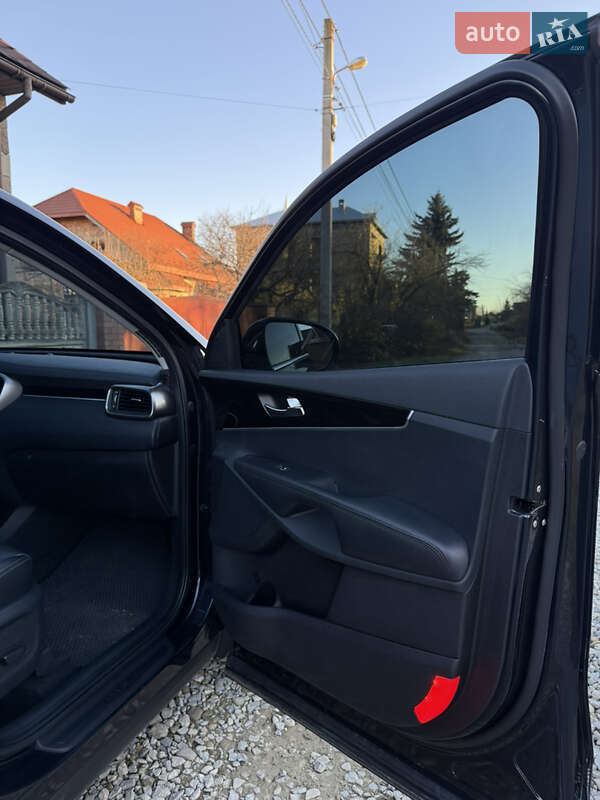 Позашляховик / Кросовер Kia Sorento 2017 в Івано-Франківську