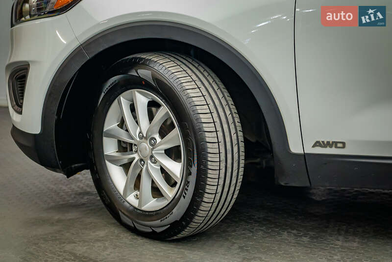 Позашляховик / Кросовер Kia Sorento 2016 в Києві