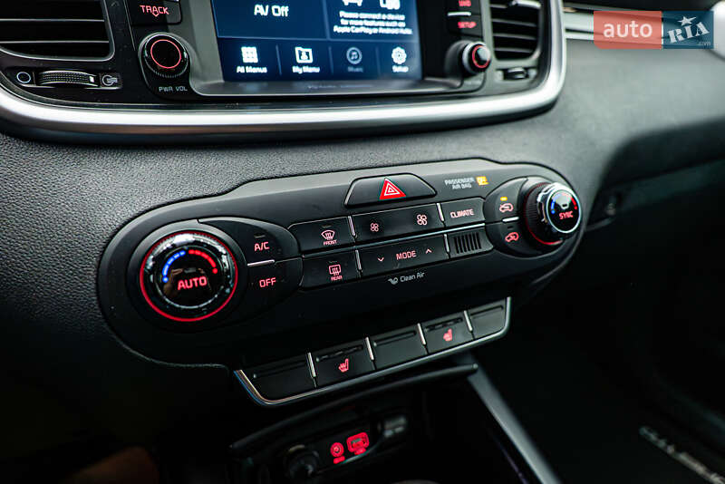 Позашляховик / Кросовер Kia Sorento 2016 в Києві