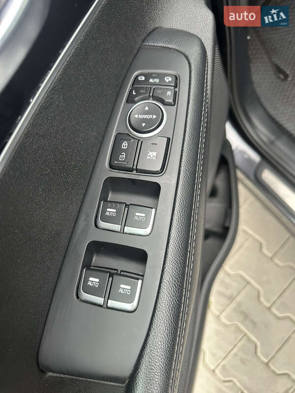 Позашляховик / Кросовер Kia Sorento 2015 в Києві фото 30 Позашляховик / Кросовер Kia Sorento 2015 в Києві