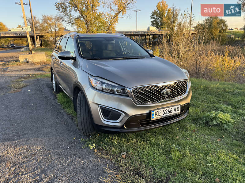 Позашляховик / Кросовер Kia Sorento 2016 в Дніпрі