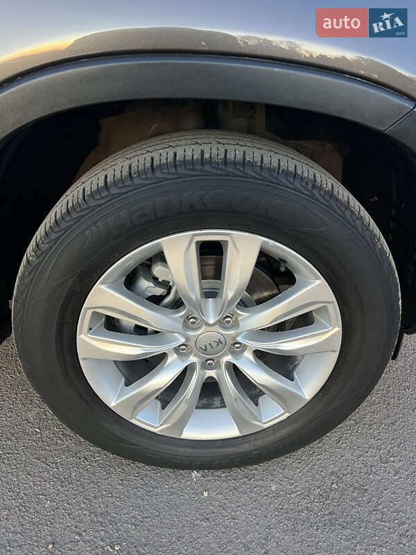 Позашляховик / Кросовер Kia Sorento 2012 в Луцьку
