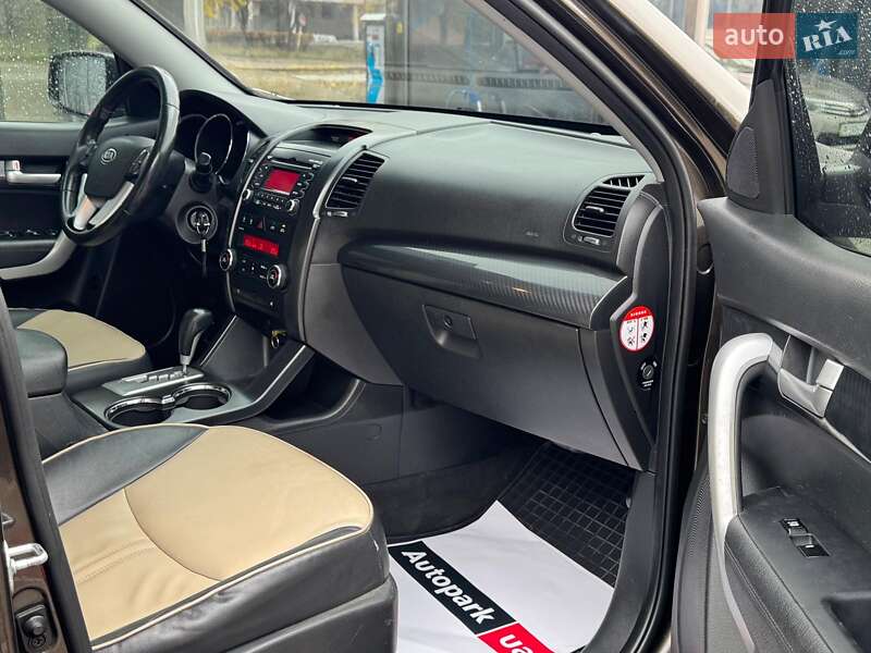 Позашляховик / Кросовер Kia Sorento 2010 в Запоріжжі