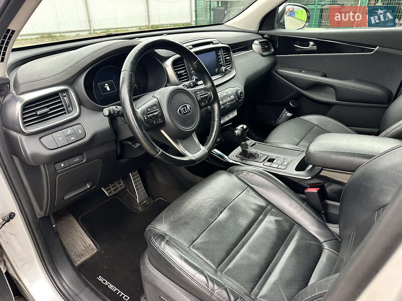 Внедорожник / Кроссовер Kia Sorento 2016 в Дубно