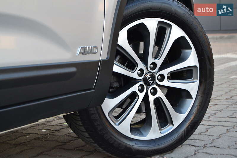 Внедорожник / Кроссовер Kia Sorento 2013 в Дрогобыче
