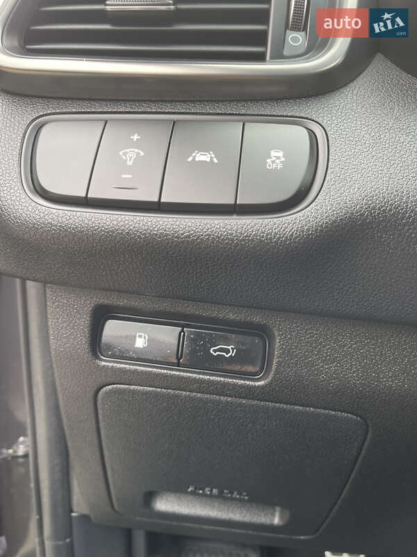 Внедорожник / Кроссовер Kia Sorento 2017 в Стрые