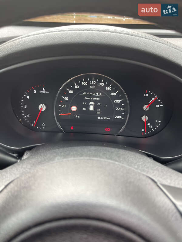 Внедорожник / Кроссовер Kia Sorento 2017 в Стрые