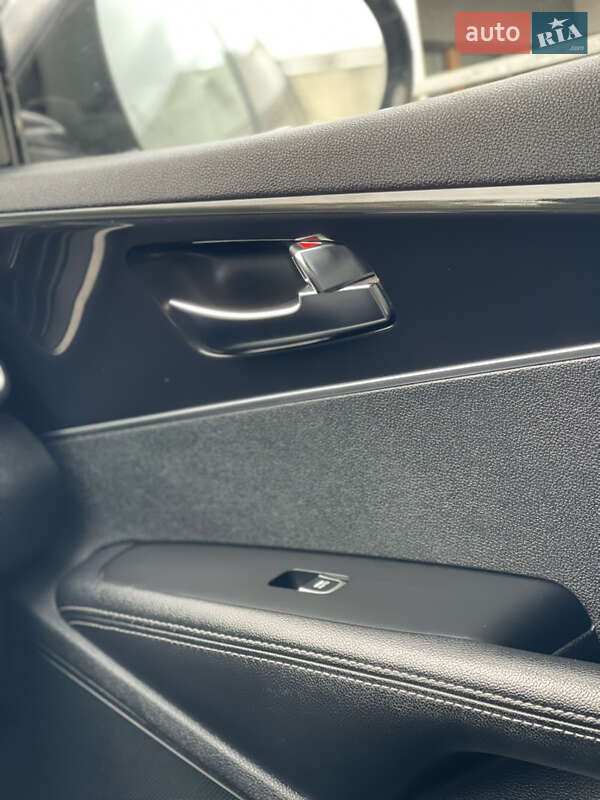 Внедорожник / Кроссовер Kia Sorento 2017 в Стрые