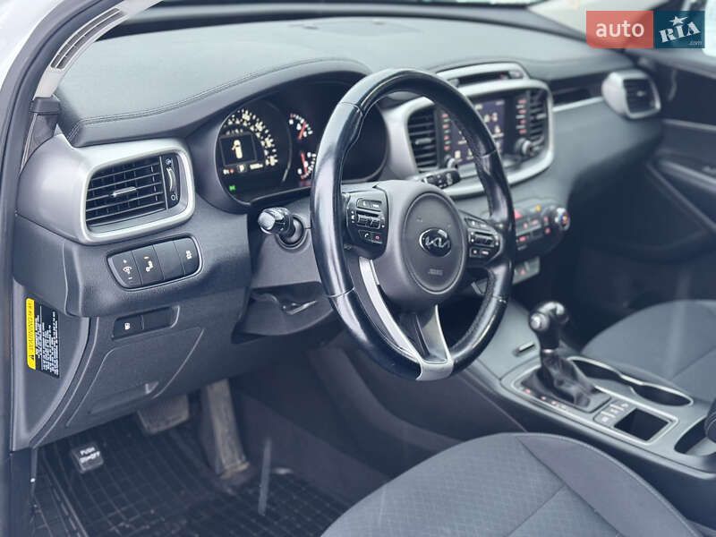 Позашляховик / Кросовер Kia Sorento 2016 в Львові