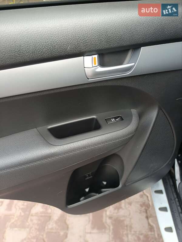 Позашляховик / Кросовер Kia Sorento 2014 в Києві