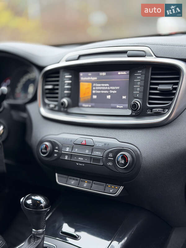 Позашляховик / Кросовер Kia Sorento 2015 в Луцьку