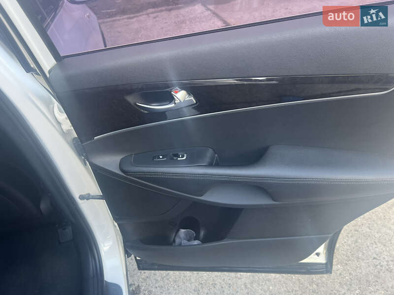 Позашляховик / Кросовер Kia Sorento 2016 в Миколаєві