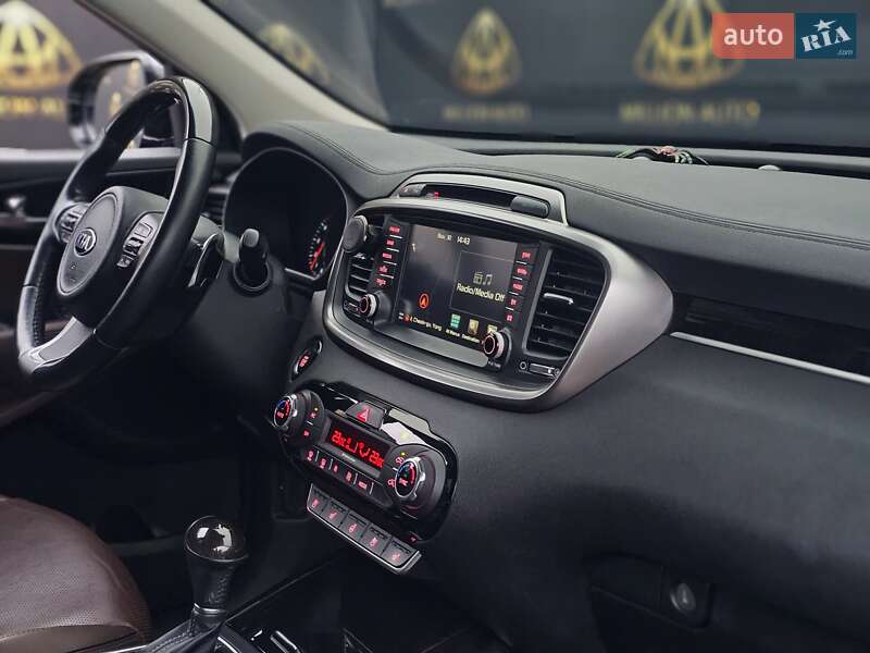 Внедорожник / Кроссовер Kia Sorento 2016 в Киеве