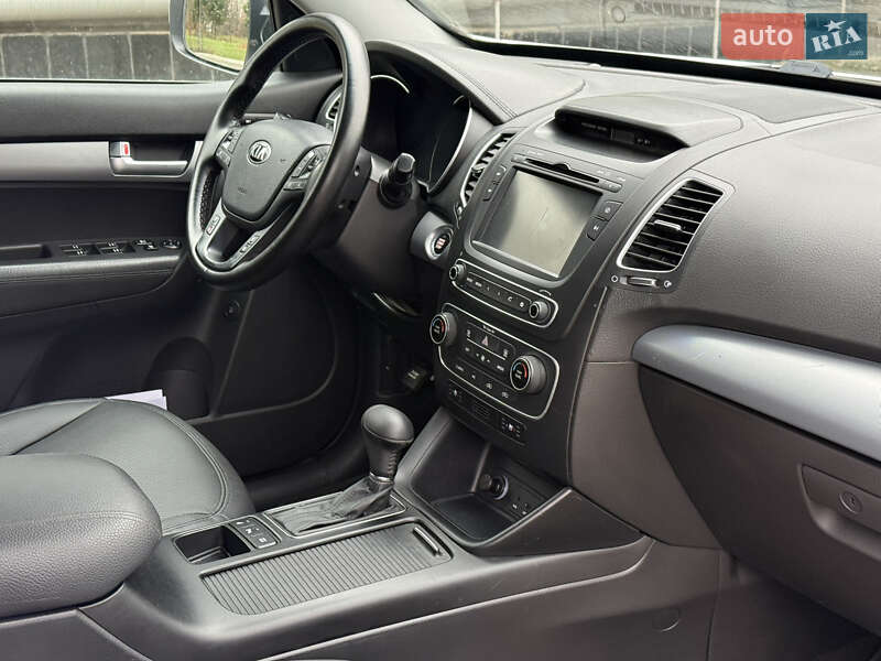 Внедорожник / Кроссовер Kia Sorento 2015 в Ровно фото 52 Внедорожник / Кроссовер Kia Sorento 2015 в Ровно