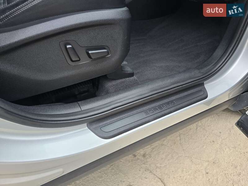 Внедорожник / Кроссовер Kia Sorento 2015 в Запорожье