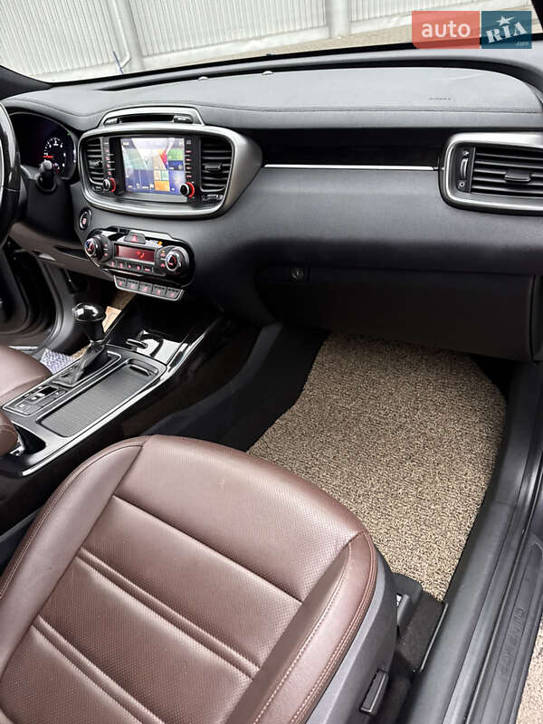 Позашляховик / Кросовер Kia Sorento 2016 в Луцьку