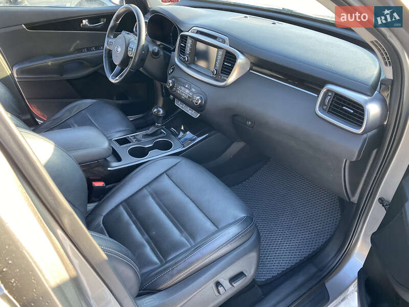 Позашляховик / Кросовер Kia Sorento 2016 в Коломиї