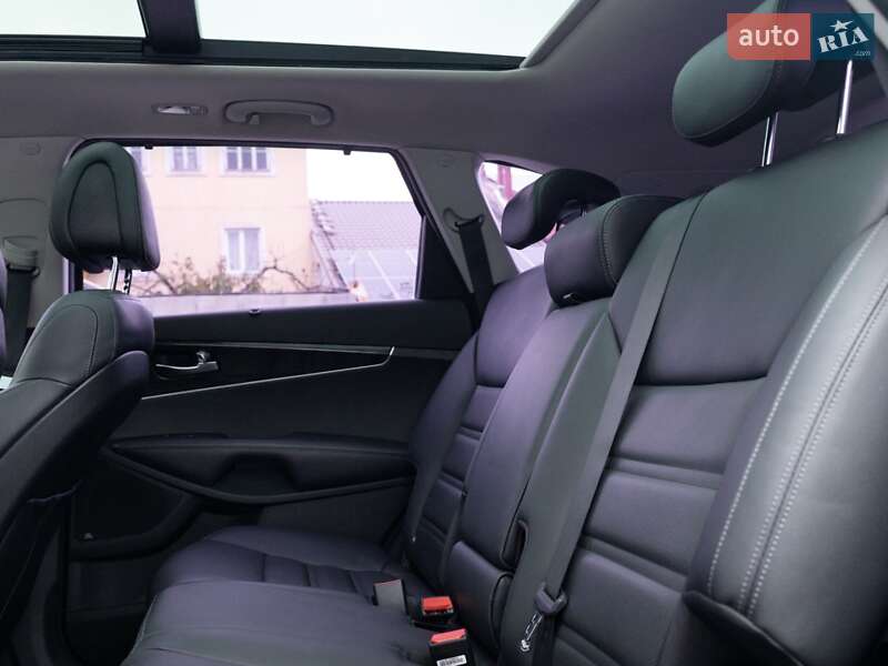 Внедорожник / Кроссовер Kia Sorento 2015 в Краснограде