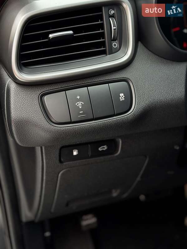 Внедорожник / Кроссовер Kia Sorento 2015 в Калуше