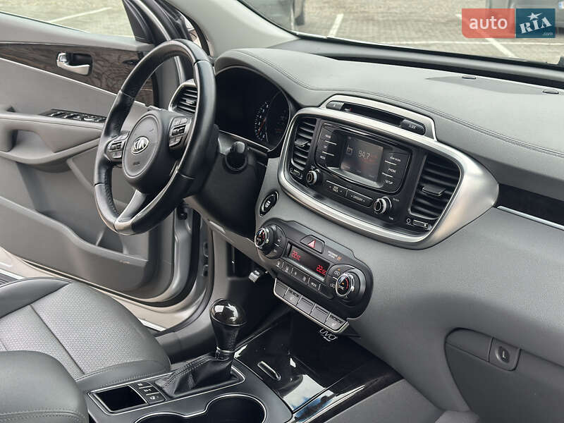 Внедорожник / Кроссовер Kia Sorento 2015 в Луцке