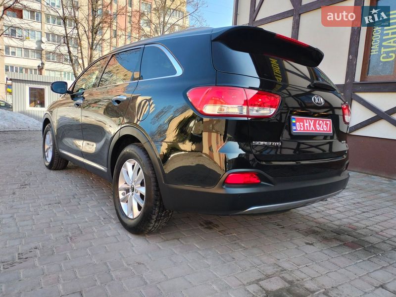 Внедорожник / Кроссовер Kia Sorento 2016 в Ровно