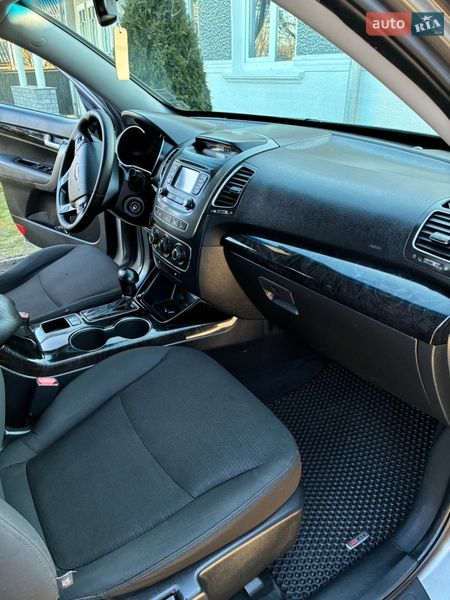 Внедорожник / Кроссовер Kia Sorento 2013 в Черновцах