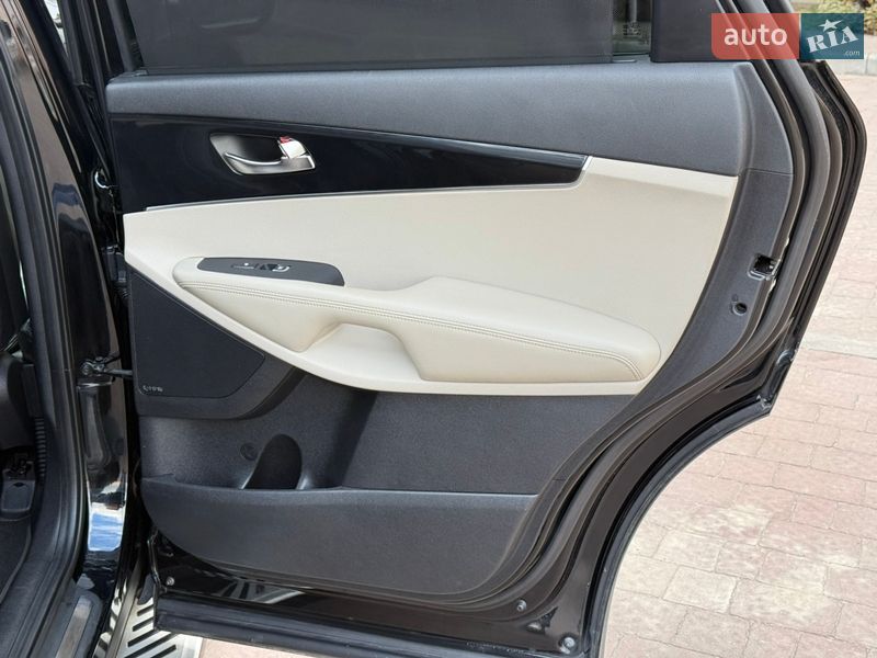 Внедорожник / Кроссовер Kia Sorento 2016 в Стрые