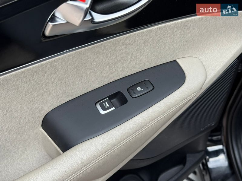 Внедорожник / Кроссовер Kia Sorento 2016 в Стрые