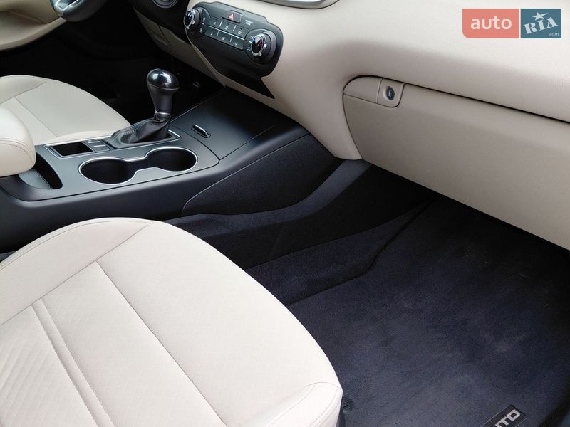 Внедорожник / Кроссовер Kia Sorento 2016 в Ивано-Франковске фото 11 Внедорожник / Кроссовер Kia Sorento 2016 в Ивано-Франковске