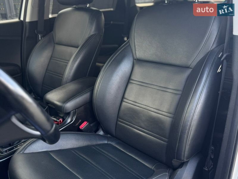 Внедорожник / Кроссовер Kia Sorento 2015 в Житомире фото 27 Внедорожник / Кроссовер Kia Sorento 2015 в Житомире