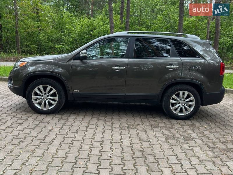 Позашляховик / Кросовер Kia Sorento 2010 в Новояворівську