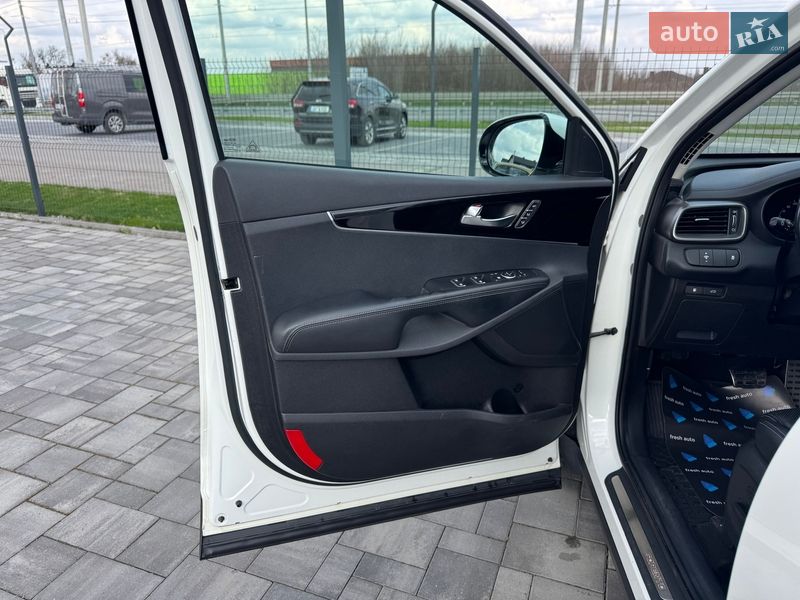 Позашляховик / Кросовер Kia Sorento 2016 в Рівному