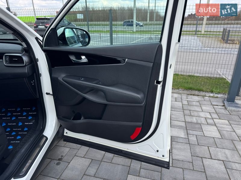 Позашляховик / Кросовер Kia Sorento 2016 в Рівному