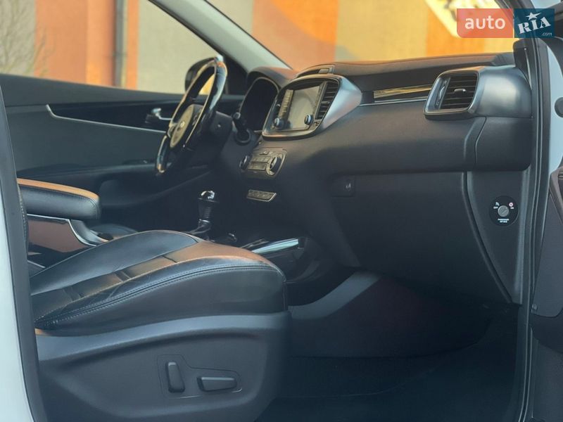 Позашляховик / Кросовер Kia Sorento 2015 в Стрию