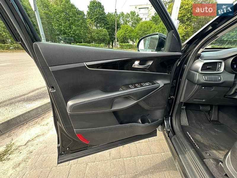 Внедорожник / Кроссовер Kia Sorento 2019 в Новояворовске