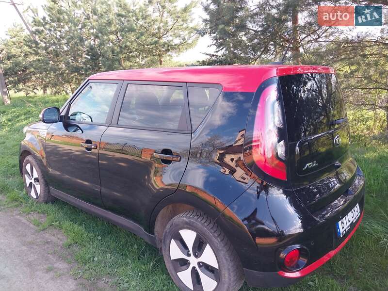 Позашляховик / Кросовер Kia Soul EV 2015 в Стрию