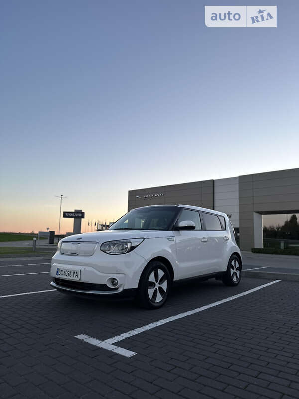 Внедорожник / Кроссовер Kia Soul EV 2016 в 