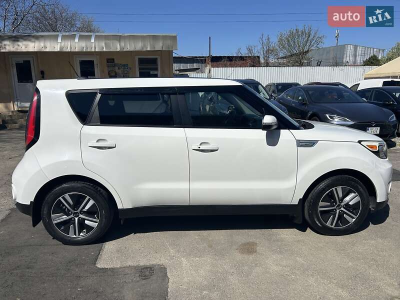 Внедорожник / Кроссовер Kia Soul EV 2016 в Одессе